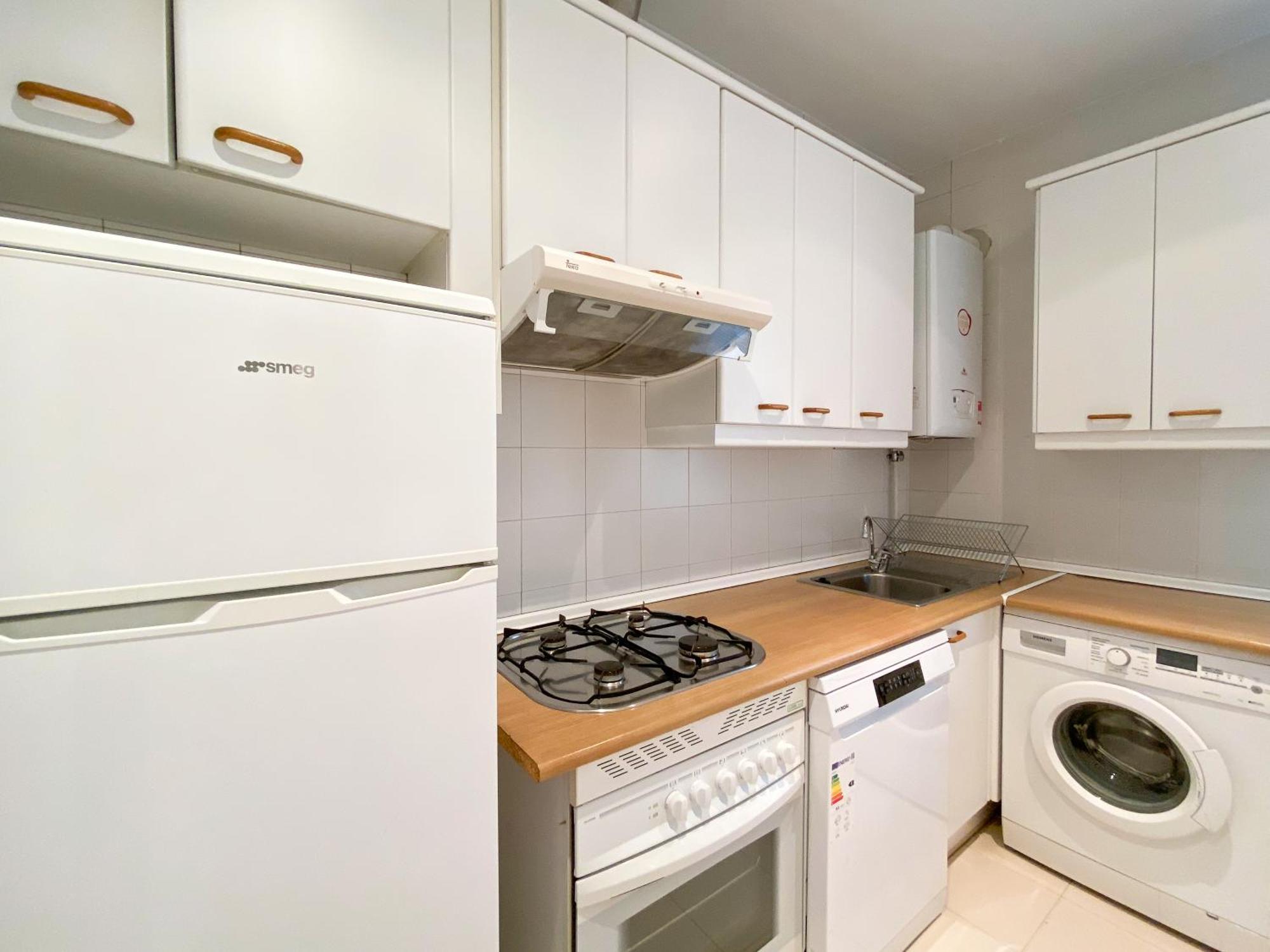 Montaber Apartments - La Paz Market Madrid Room photo